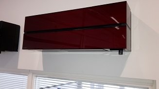 Mitsubishi LN rubiininpunainen